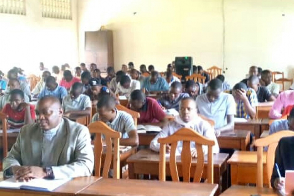 ASSEMBLEE DE TOUS LES SEMINARISTES MEMBRES DE LA COORDINATION DES MOUVEMENTS D'ACTION CATHOLIQUE AU GRAND SEMINAIRE DE BUJUMBURA